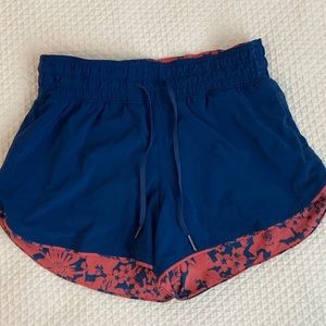 Lululemon reversible running shorts size 4